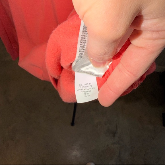 GAP Men's Vibrant Coral Crewneck Sweater - Picture 5 of 5